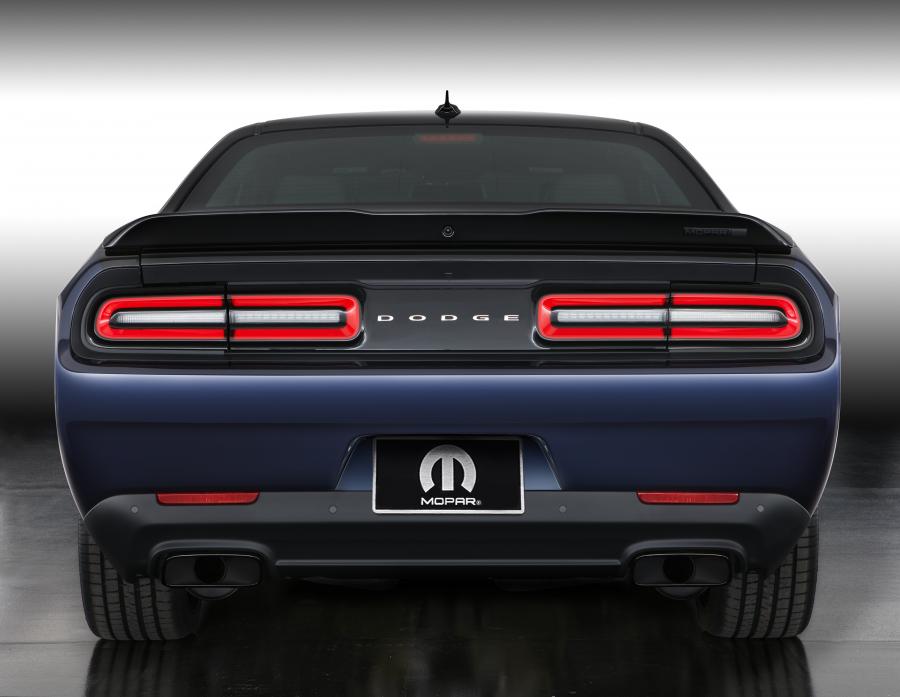  Dodge Challenger by Mopar 2017 года  (фото 2 из 25)